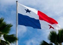 Noticia Radio Panamá | Vuelven a izar la bandera panameña en el Cerro Ancón, tras restauración del sistema de pararrayo