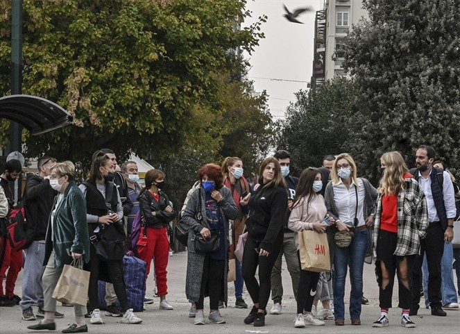 Featured image for “Grecia bate récord de contagios por covid y hospitales comienzan a saturarse”