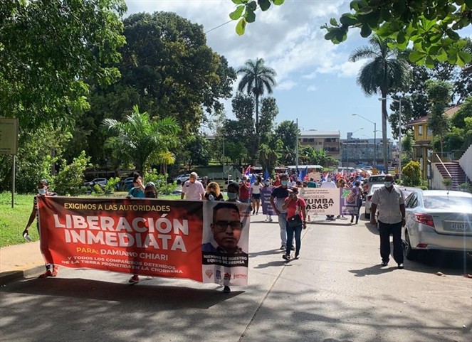 Noticia Radio Panamá | Suntracs y Mocona protestan en la CSJ para pedir liberación de los 7 detenidos en Tierra Prometida