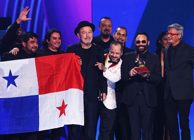 Noticia Radio Panamá | Rubén Blades se alza con dos Latin Grammy por ‘Mejor Álbum de Salsa’ y ‘Mejor Álbum del Año’