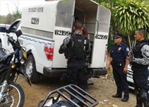 Noticia Radio Panamá | Incautan armas de fuego, celulares, platinas y gallos de pelea en requisa realizada en la Joyita