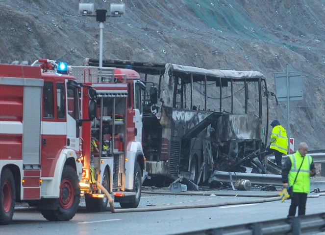 Featured image for “Luto y detalles del horror, un día después de trágico accidente de autocar en Bulgaria”