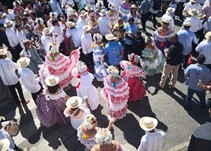 Noticia Radio Panamá | Definirán parámetros para la realización del Desfile de las Mil Polleras el próximo año
