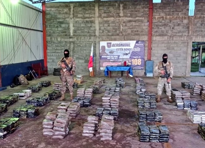 Noticia Radio Panamá | Decomisan 1,979 paquetes de presunta droga al sur de Isla Coiba