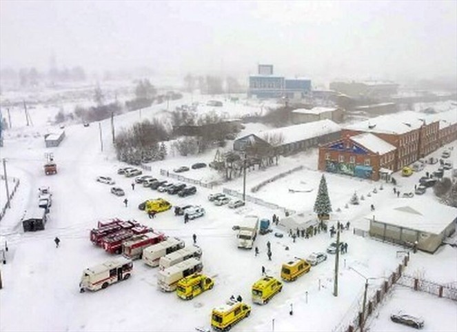 Featured image for “Luto en Rusia tras el accidente mortal en una mina en Siberia”