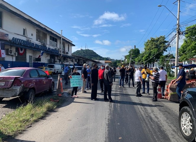 Noticia Radio Panamá | Huelga de funcionarios aduaneros continúa este viernes, aseguran que directora de Aduanas los amenazó