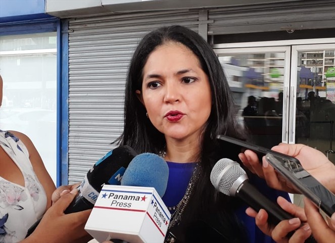 Noticia Radio Panamá | Directora de Aduanas advierte a funcionarios aduaneros que no deben preocuparse por sus pagos y que continúen trabajando