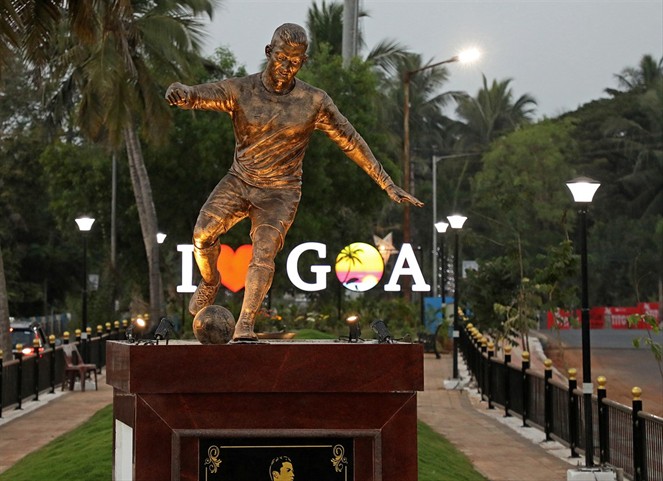 Noticia Radio Panamá | Una estatua de Cristiano Ronaldo provoca revuelo en India