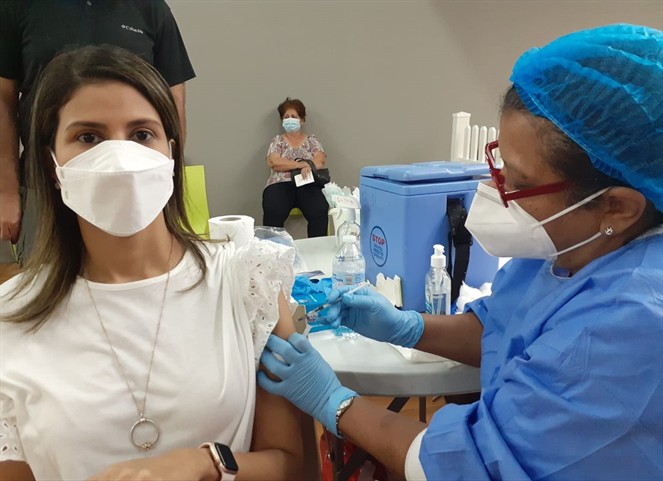 Noticia Radio Panamá | Promulgan en Gaceta Oficial resolución que valida esquema completo de vacunación con tres dosis