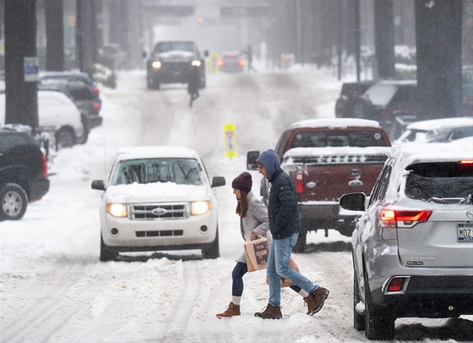 Featured image for “Millones de estadounidenses se refugian de tormenta de nieve que golpea el este del país”