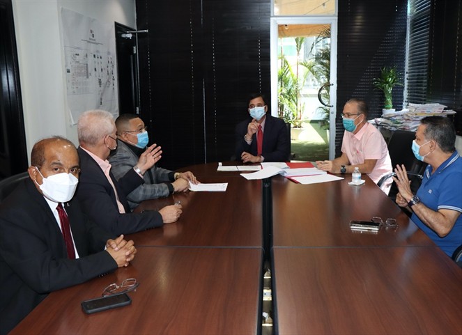 Noticia Radio Panamá | Contralor se reúne con alcaldes y representantes para iniciar revisión y evaluación de salarios, y demás gastos