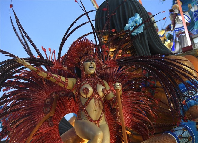 Featured image for “Rio de Janeiro aplaza desfiles de carnaval para abril por la pandemia”