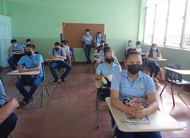 Noticia Radio Panamá | Estudiantes de premedia y media de escuelas oficiales, inician el año escolar el 14 de marzo