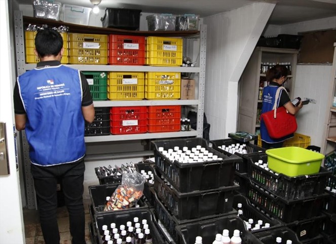 Noticia Radio Panamá | Desarticulan laboratorio clandestino e inspeccionan farmacias en Juan Díaz