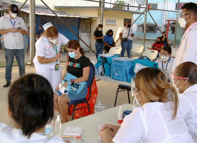 Noticia Radio Panamá | Se han aplicado más de 8 mil dosis contra la Covid-19 mediante la estrategia “Vacúnate en tu barrio”