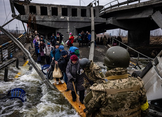 Featured image for “Ucrania rechaza corredores humanitarios propuestos por Rusia y se prepara para nuevos ataques”