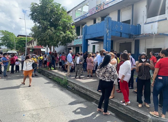 Noticia Radio Panamá | Protesta en la Escuela República de Venezuela, exigen la agilización de la construcción del nuevo plantel