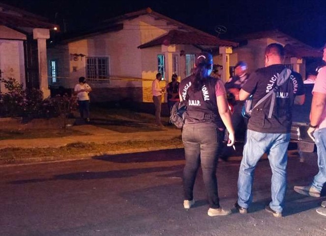 Noticia Radio Panamá | Asesinan a un hombre y a su bebé de 2 años en Jardines de Espinosa, en La Chorrera