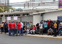 Noticia Radio Panamá | En riesgo producción de pan molde, trabajadores se van a huelga y dejan paralizados trabajos en 7 fábricas del país