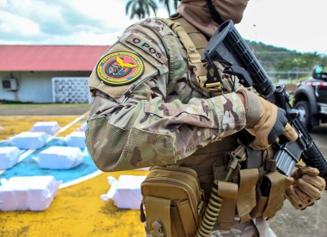 Noticia Radio Panamá | Detienen buque mercante proveniente de Ecuador con 498 paquetes de droga en su interior.