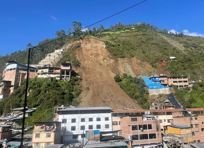 Featured image for “Alud sepulta decenas de casas en un pueblo andino de Perú”