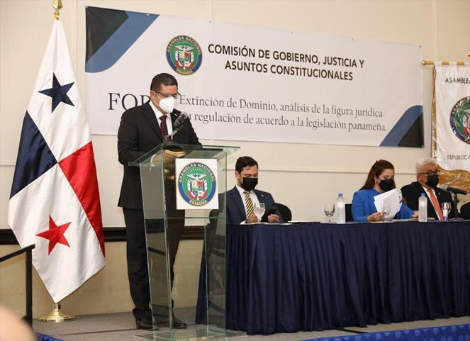 Noticia Radio Panamá | Expertos penalistas debaten sobre Extinción de Dominio en foro internacional