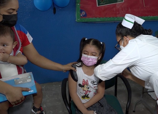 Noticia Radio Panamá | Cobertura en vacunación del programa de salud escolar está en 80%