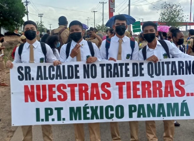 Noticia Radio Panamá | Comunidad educativa del IPT México-Panamá exige titulación de tierras