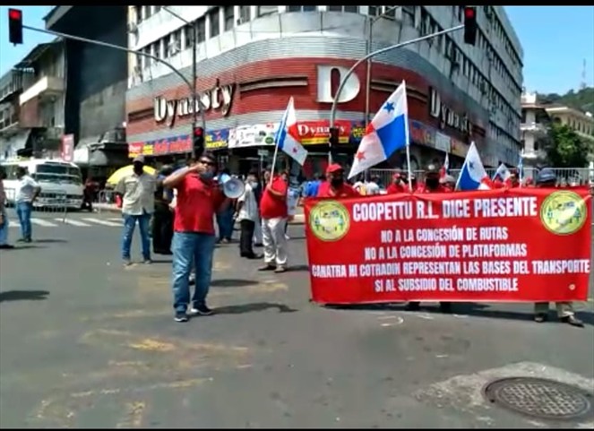 Noticia Radio Panamá | Transportistas amenazan con cierres y exigen congelamiento de precio del combustible