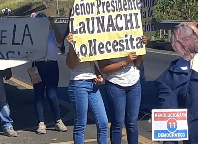 Noticia Radio Panamá | Control de multitudes despejó la Interamericana, docentes y estudiantes de la Unachi protestaban en contra de la Ley 756