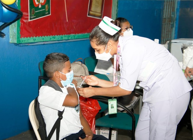 Noticia Radio Panamá | Desde este lunes 28 aplicarán tercera dosis a pacientes inmunosuprimidos de 5 a 15 años