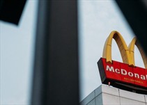 Featured image for “Dos muertos en tiroteo en un McDonald’s del norte de los Países Bajos”