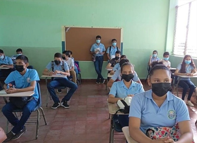 Noticia Radio Panamá | Minsa aclara que casos positivos de Covid-19 en escuelas son aislados