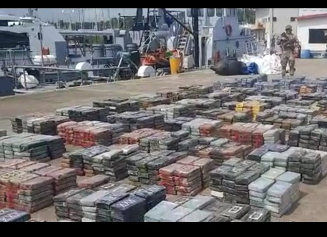 Noticia Radio Panamá | Decomisan más de 2 toneladas de droga en las costas de la provincia de Colón