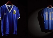 Noticia Radio Panamá | ‘Mano de Dios’: subastan camiseta de Maradona contra Inglaterra en 1986