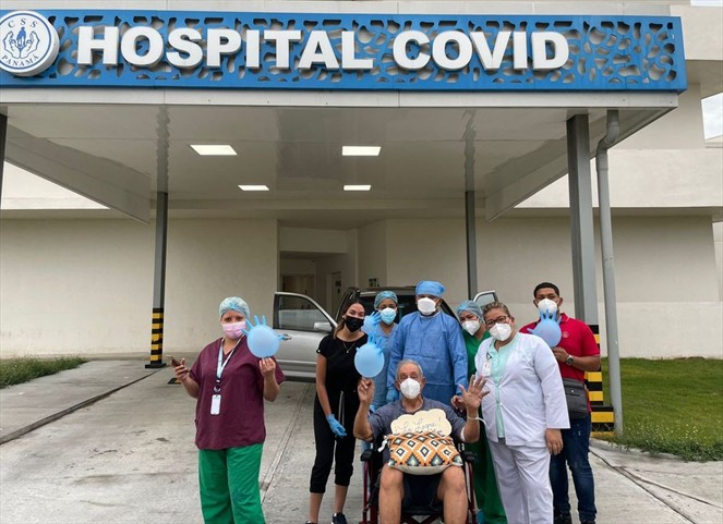 Noticia Radio Panamá | Fue dado de alta el último paciente internado en el Hospital Covid