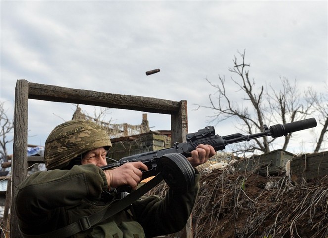 Featured image for “Ejército ucraniano se prepara para la batalla final en la ciudad sitiada de Mariúpol”