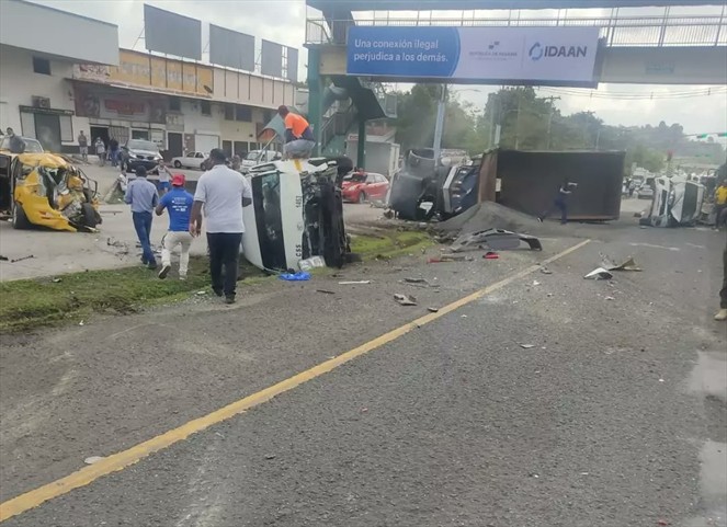 Noticia Radio Panamá | Accidente múltiple en Ciudad Bolívar deja al menos 10 personas heridas