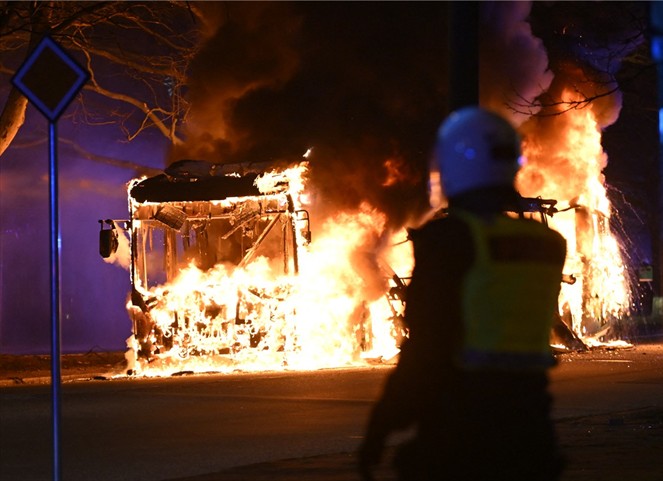 Featured image for “Nuevos disturbios tras una manifestación contra la inmigración en Suecia”