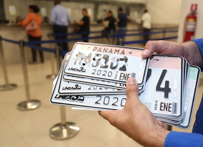 Noticia Radio Panamá | Denuncian atraso en expedición y entrega de placas para autos nuevos