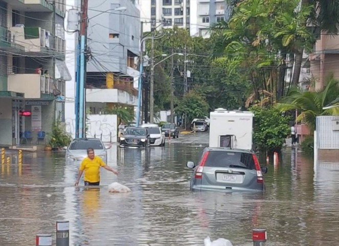 Noticia Radio Panamá | Emiten aviso de lluvias con tormentas hasta este martes, piden a comunidades vulnerables guardar medidas de prevención