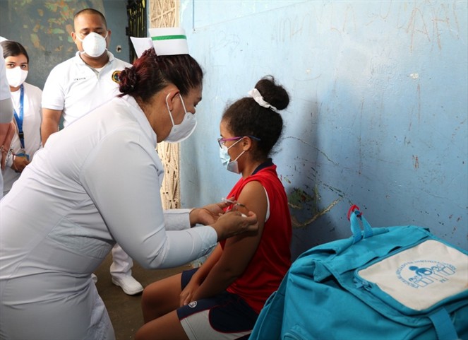 Noticia Radio Panamá | Minsa niega haber aplicado vacunas vencidas contra la Covid-19