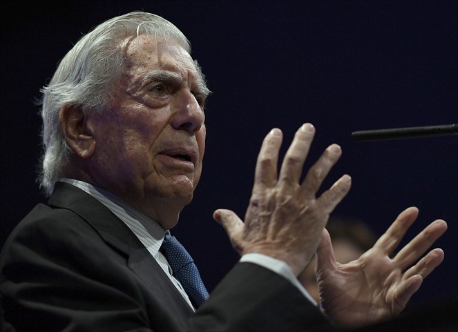 Noticia Radio Panamá | Mario Vargas Llosa supera el Covid y sale del hospital