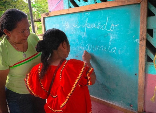 Noticia Radio Panamá | Mujeres se empoderan y aprenden a leer y escribir, principalmente en la comarca Ngäbe Buglé