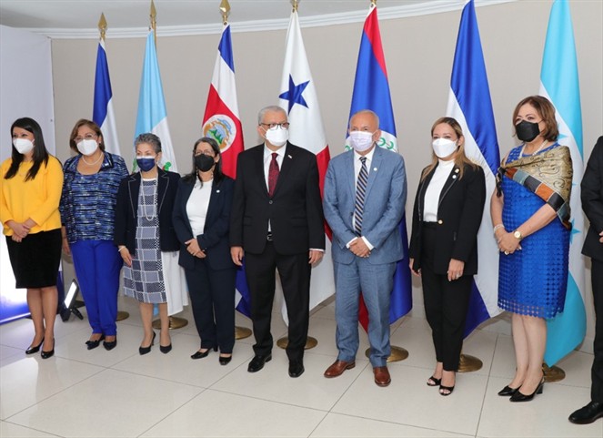 Noticia Radio Panamá | Abordan tema de salud mental durante Foro Regional del Consejo de Ministros de Salud