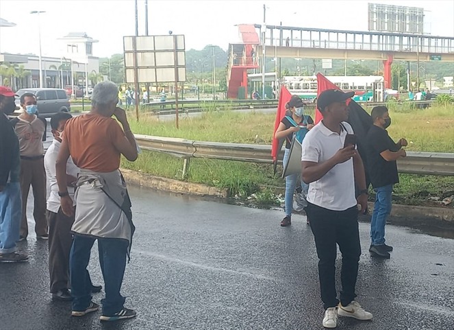 Noticia Radio Panamá | ¡Colón amaneció paralizado! Grupos sociales realizan cierres en la provincia ante falta de respuesta del Gobierno