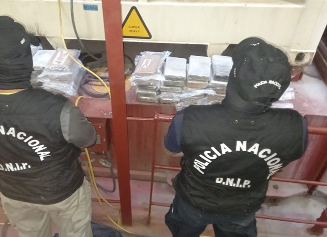 Noticia Radio Panamá | Decomisan más de 100 paquetes con presunta droga en un puerto en Colón