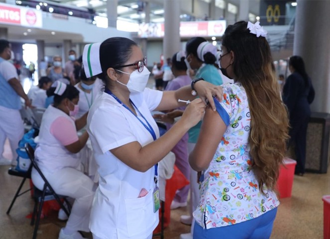 Noticia Radio Panamá | Unas 40 mil personas han sido vacunadas contra la Covid-19 a través de la jornada «Vacúnate en tu Barrio»