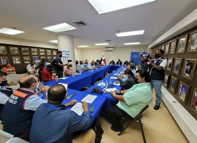 Noticia Radio Panamá | Instalan mesa del diálogo nacional a favor del transporte y de los usuarios