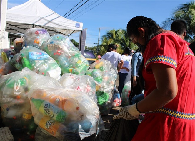 Noticia Radio Panamá | Más de dos millones de botellas son recicladas en Pedregal, Provincia de Chiriquí